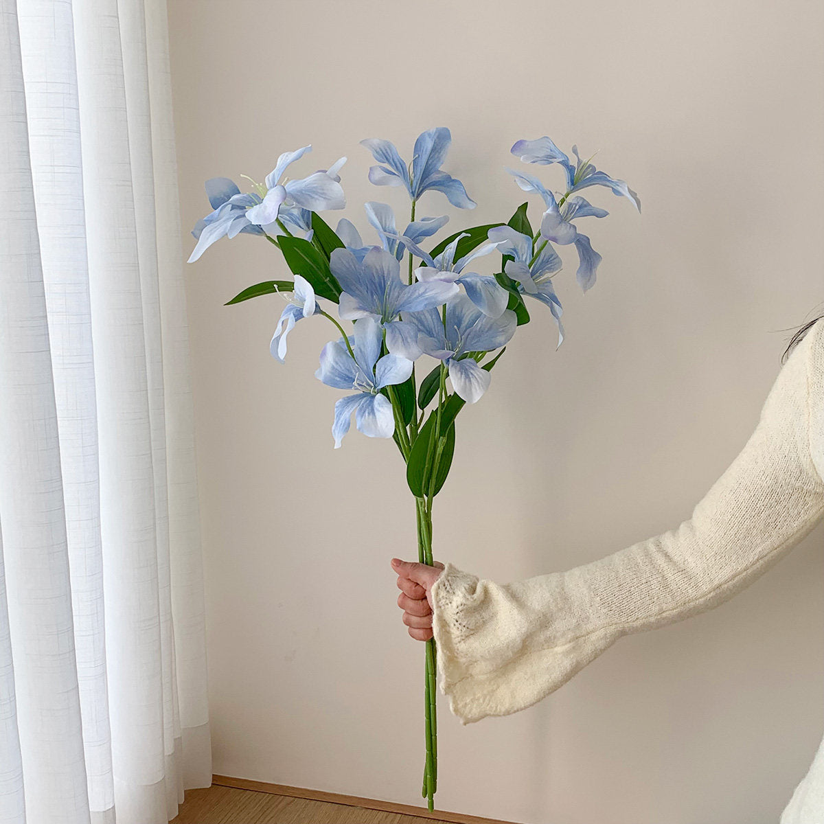 Floral decoration figurine
