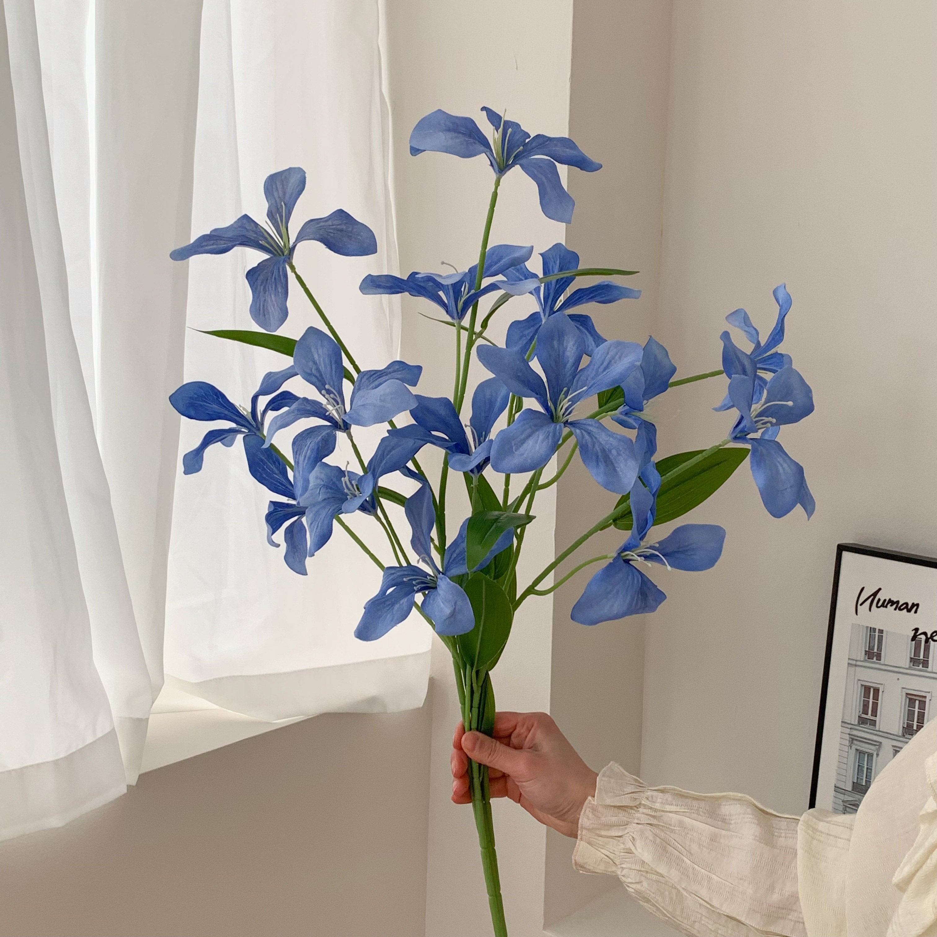 Floral decoration figurine