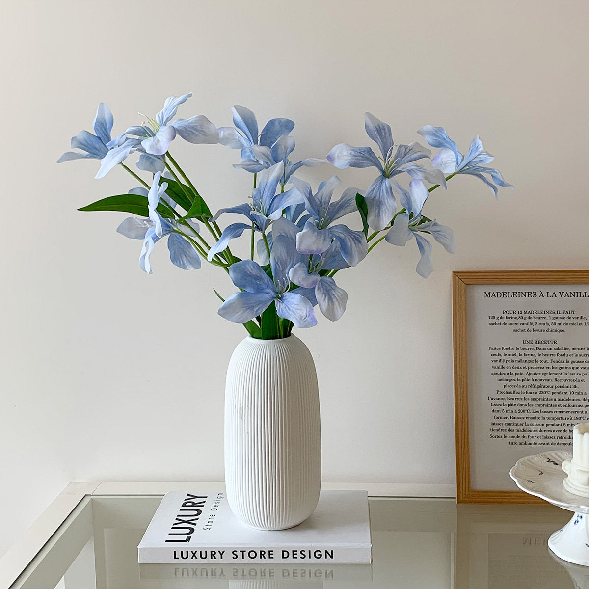 Floral decoration figurine
