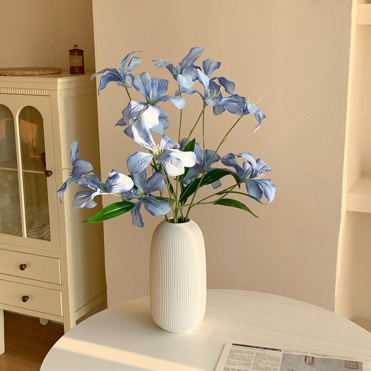 Floral decoration figurine