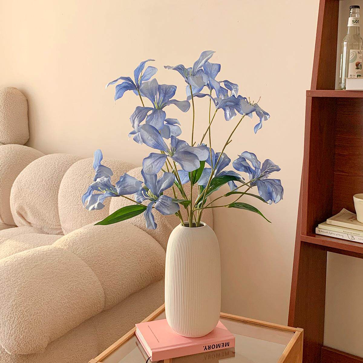 Floral decoration figurine